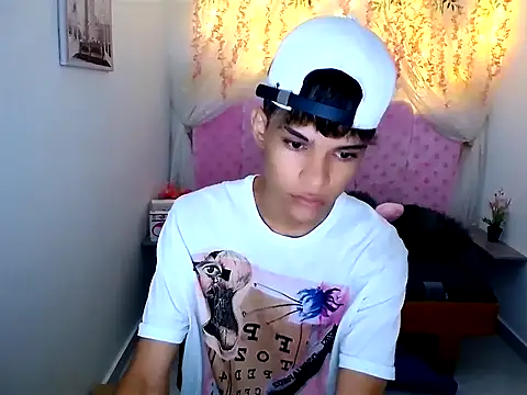 Snapshot of chris_evans77 chatting on 04/06/26, 12:17 chris evans77 online show from 04/06/26, 12:17