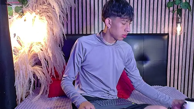 Snapshot of Tommy_Fox chatting on 04/08/26, 12:50 Tommy Fox online show from 04/08/26, 12:50