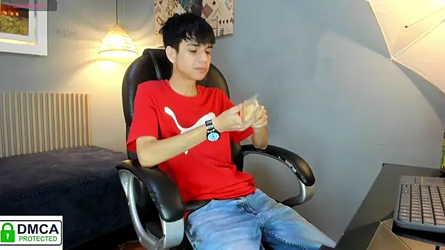 Snapshot of maxim_rod chatting on 07/09/26, 12:37 maxim rod online show from 07/09/26, 12:37