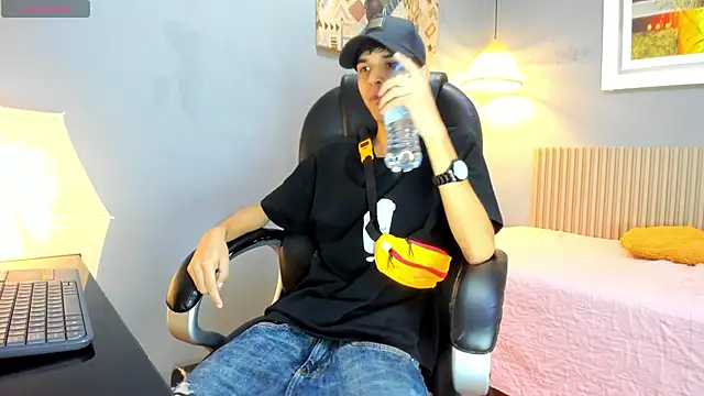 Snapshot of maxim_rod chatting on 06/19/26, 12:22 maxim rod online show from 06/19/26, 12:22