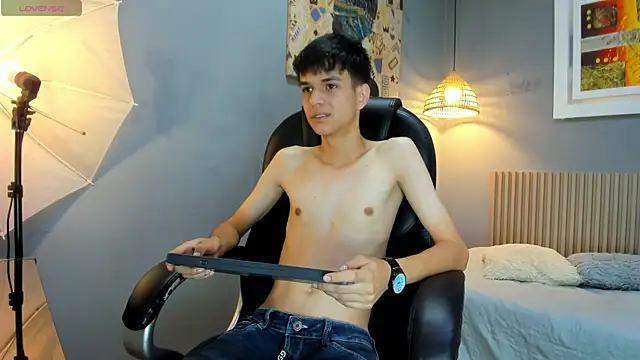 Snapshot of maxim_rod chatting on 06/10/26, 12:17 maxim rod online show from 06/10/26, 12:17