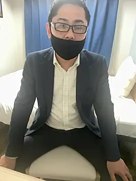 Snapshot of RYUICHI_1919 chatting on 04/14/26, 07:35 RYUICHI 1919 online show from 04/14/26, 07:35