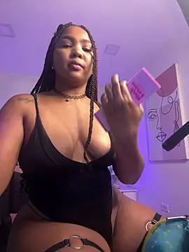 madisoncurt  online show from 05/19/26, 11:50