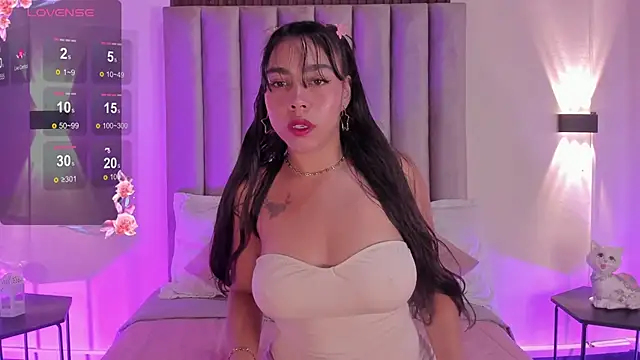 Snapshot of Valentina-Garciia chatting on 04/10/26, 12:23 Valentina-Garciia online show from 04/10/26, 12:23