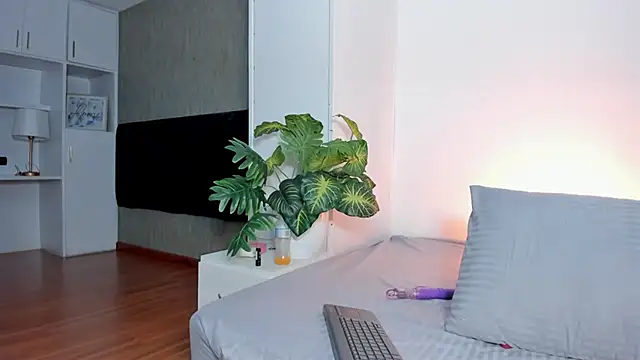 EvaaConnor online show from 03/31/26, 07:38