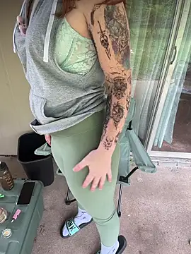 Snapshot of RoxyRedXO12 chatting on 04/05/26, 08:48 RoxyRedXO12 online show from 04/05/26, 08:48