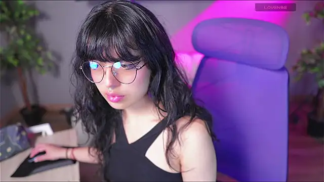 Snapshot of Saphyralux chatting on 07/08/26, 08:53 Saphyralux online show from 07/08/26, 08:53