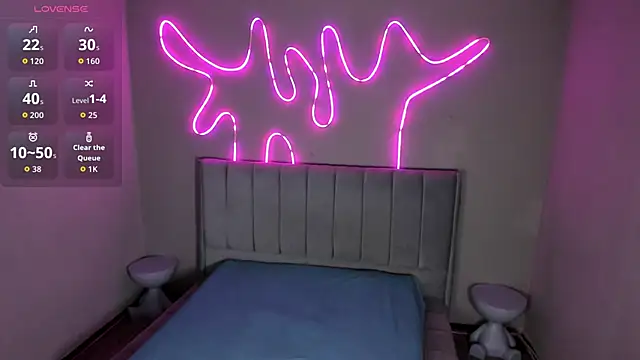 Snapshot of Saphyralux chatting on 04/10/26, 10:00 Saphyralux online show from 04/10/26, 10:00