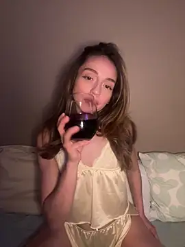 Snapshot of CamilaaLove chatting on 04/18/26, 03:20 CamilaaLove online show from 04/18/26, 03:20