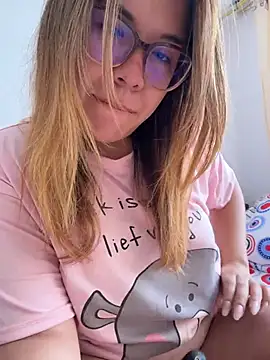 Snapshot of spicymichelle chatting on 04/11/26, 01:59 spicymichelle online show from 04/11/26, 01:59