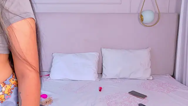 ThalianaRosse online show from 04/10/26, 03:24