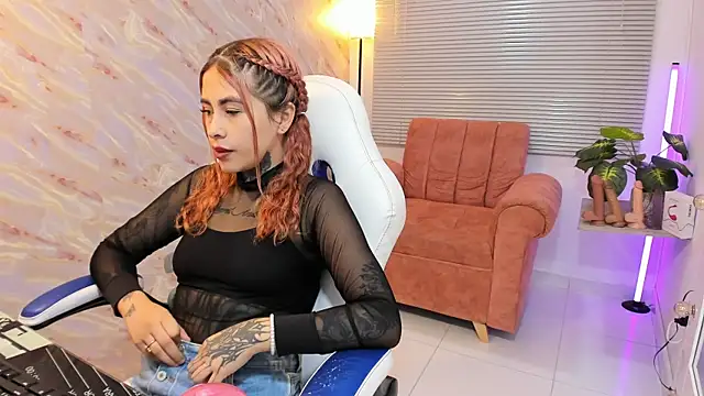 Snapshot of PreettyMoon1 chatting on 04/01/26, 11:55 PreettyMoon1 online show from 04/01/26, 11:55