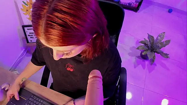 julieta alveez online show from 04/23/26, 10:55