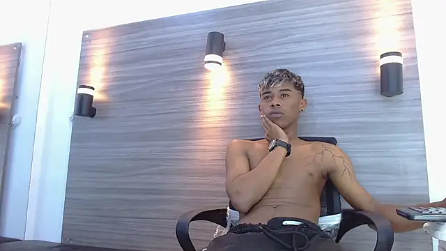 Snapshot of LuckyBluex chatting on 04/03/26, 09:38 LuckyBluex online show from 04/03/26, 09:38