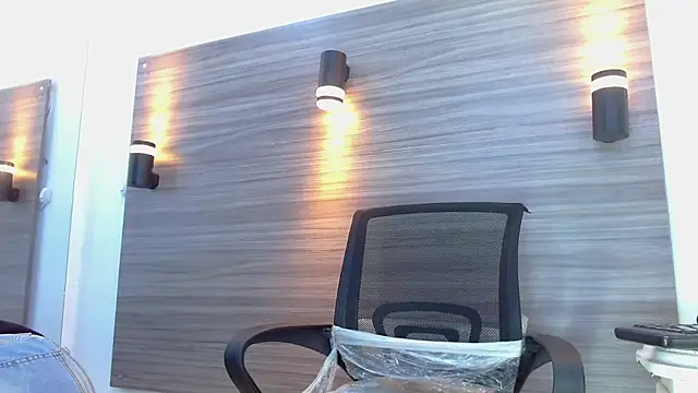 Snapshot of LuckyBluex chatting on 04/07/26, 09:11 LuckyBluex online show from 04/07/26, 09:11