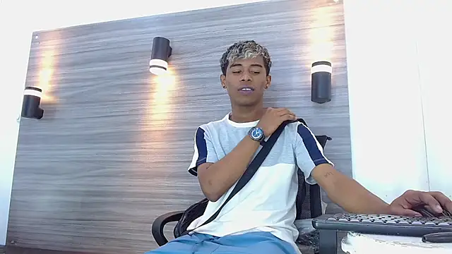 Snapshot of LuckyBluex chatting on 03/31/26, 02:46 LuckyBluex online show from 03/31/26, 02:46