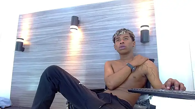 Snapshot of LuckyBluex chatting on 03/29/26, 02:57 LuckyBluex online show from 03/29/26, 02:57