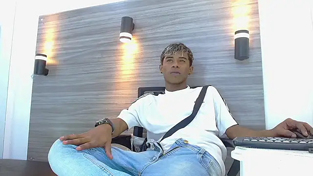 Snapshot of LuckyBluex chatting on 03/30/26, 03:41 LuckyBluex online show from 03/30/26, 03:41