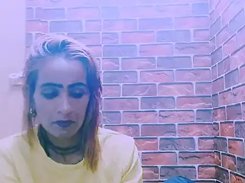 Alanadelray21 online show from 04/05/26, 10:05