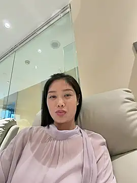 Snapshot of yuanpu0925 chatting on 05/15/26, 10:02 yuanpu0925 online show from 05/15/26, 10:02