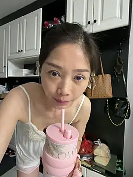 Snapshot of yuanpu0925 chatting on 04/08/26, 11:06 yuanpu0925 online show from 04/08/26, 11:06