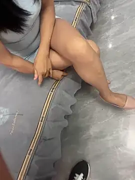 yingzi003 online show from 05/11/26, 04:04