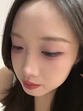 Snapshot of Alice-babyone chatting on 05/15/26, 02:15 Alice-babyone online show from 05/15/26, 02:15