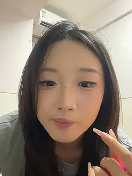 Snapshot of Alice-babyone chatting on 04/27/26, 10:24 Alice-babyone online show from 04/27/26, 10:24