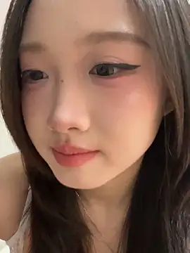 Snapshot of Alice-babyone chatting on 05/19/26, 12:45 Alice-babyone online show from 05/19/26, 12:45