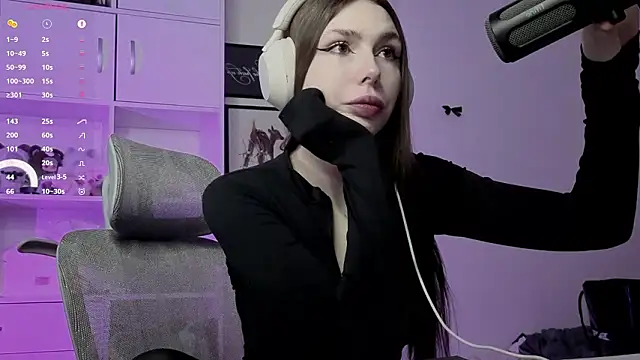 JustEvalove online show from 03/29/26, 03:02