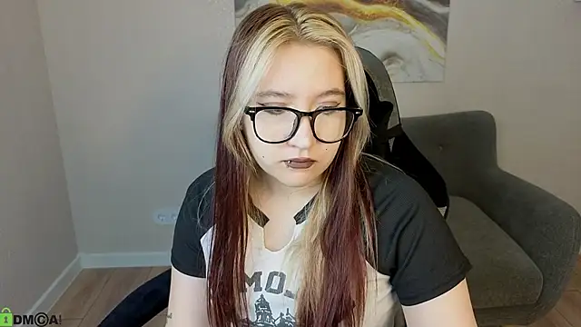 Luna Host online show from 05/10/26, 01:20
