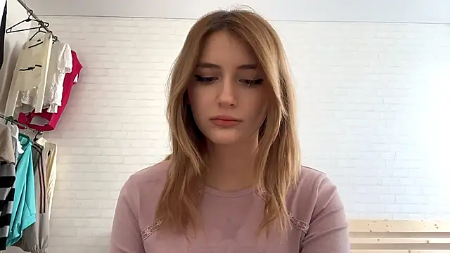 CassiPlacido online show from 04/13/26, 08:40