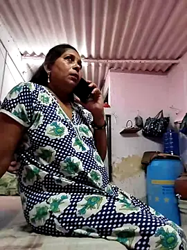 Snapshot of Kuwari_dulhan1 chatting on 04/08/26, 03:57 Kuwari dulhan1 online show from 04/08/26, 03:57