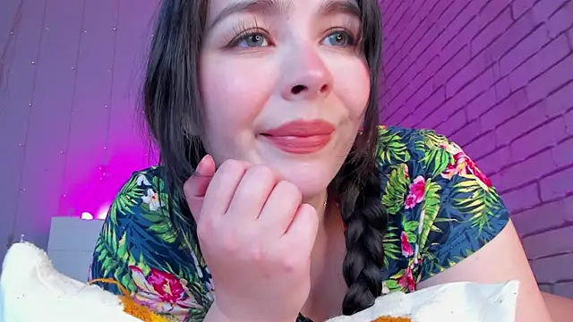 Snapshot of NatalForsy chatting on 05/12/26, 11:49 NatalForsy online show from 05/12/26, 11:49
