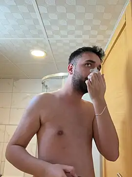 Snapshot of Arin21201 chatting on 04/11/26, 12:42 Arin21201 online show from 04/11/26, 12:42