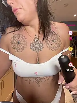 Snapshot of IvyBelleMilf chatting on 06/18/26, 03:49 IvyBelleMilf online show from 06/18/26, 03:49