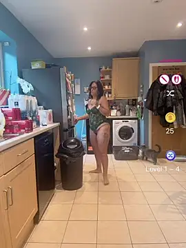 Snapshot of IvyBelleMilf chatting on 06/21/26, 04:40 IvyBelleMilf online show from 06/21/26, 04:40