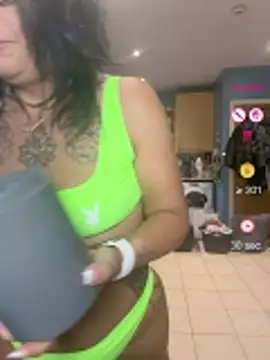Snapshot of IvyBelleMilf chatting on 06/27/26, 03:45 IvyBelleMilf online show from 06/27/26, 03:45