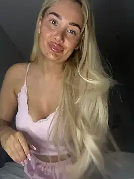 Hannah1899 online show from 04/15/26, 09:04