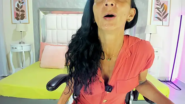 SamanttaLopez online show from 04/13/26, 02:21