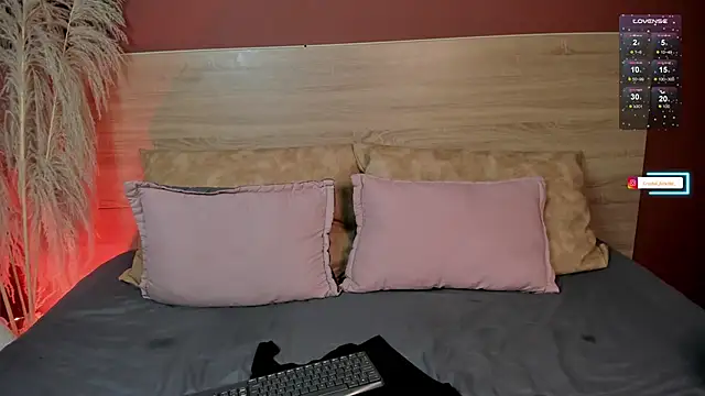 crystal arlette  online show from 04/18/26, 12:07