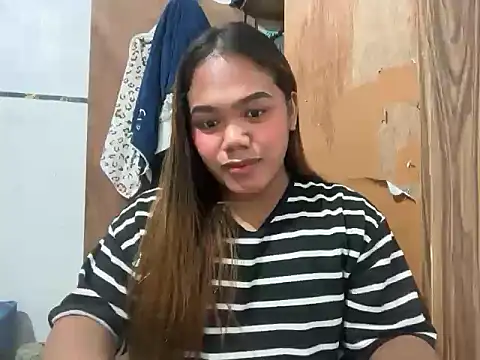 Snapshot of yourhotwild_bella chatting on 07/29/26, 05:23 yourhotwild bella online show from 07/29/26, 05:23