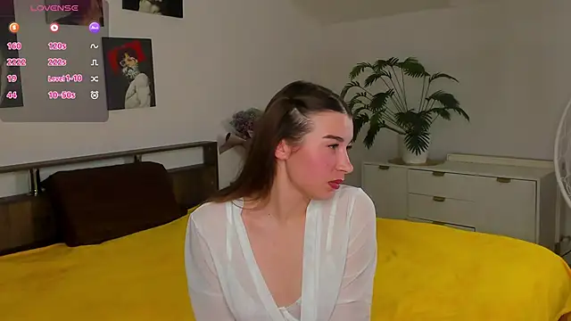 Snapshot of Nikki_Hearts_ chatting on 04/07/26, 06:32 Nikki Hearts online show from 04/07/26, 06:32