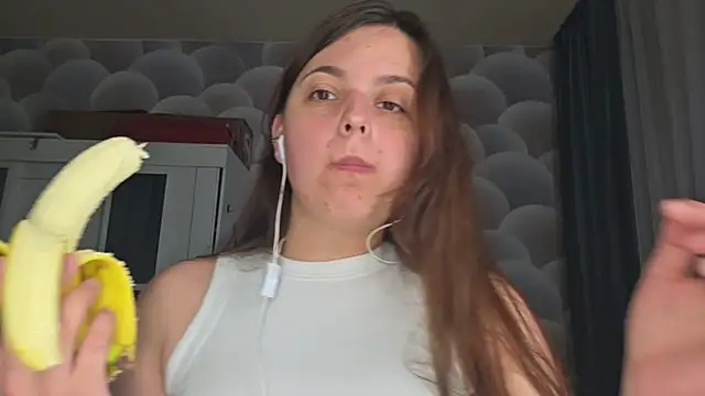 Snapshot of chatting on 04/06/26, 04:30 online show from 04/06/26, 04:30