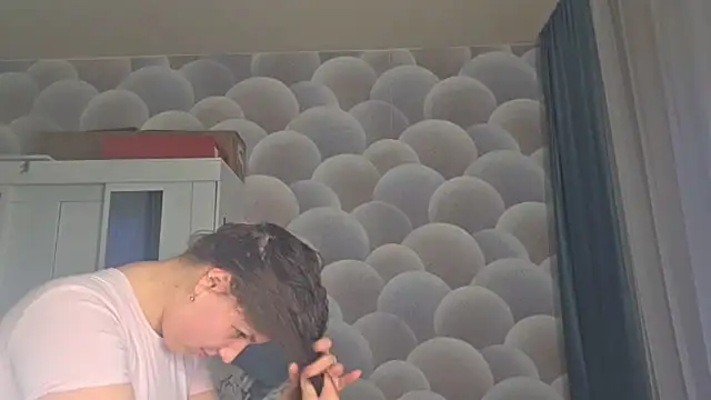 Snapshot of chatting on 04/14/26, 04:12 online show from 04/14/26, 04:12