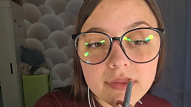 Snapshot of chatting on 04/08/26, 04:19 online show from 04/08/26, 04:19