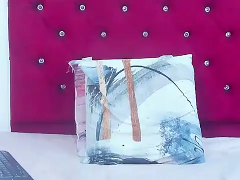 Snapshot of Aleja_Rous chatting on 04/05/26, 01:23 Aleja Rous online show from 04/05/26, 01:23