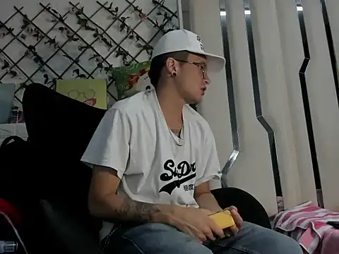 BarbieAndMax online show from 03/29/26, 05:03