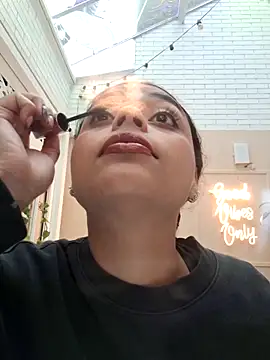 Snapshot of scarlett__2 chatting on 04/14/26, 09:42 scarlett 2 online show from 04/14/26, 09:42