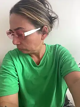 Snapshot of _violeta_99 chatting on 04/01/26, 08:06 violeta 99 online show from 04/01/26, 08:06